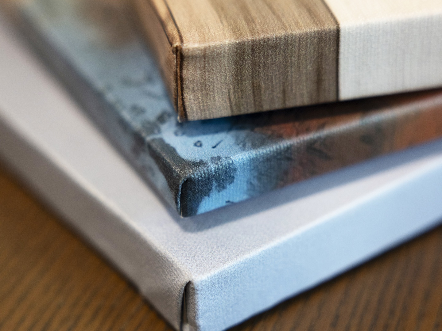Close up photo showing the canvas mirrored edge